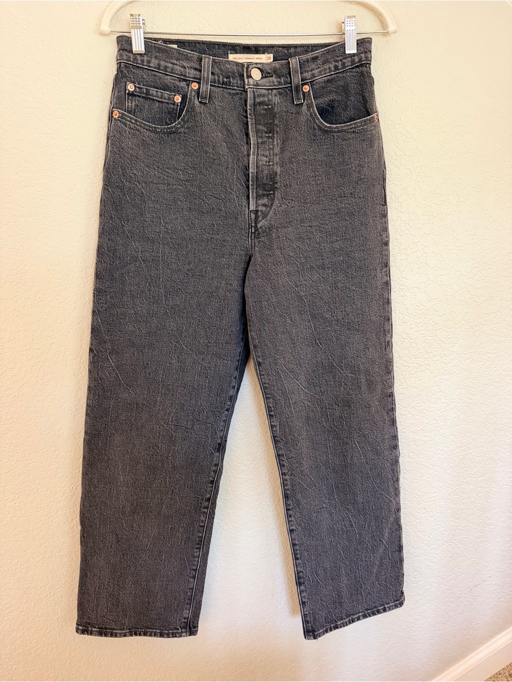 Levi's Ribcage Straight Ankle Jeans – Faded Black Wash, Size 28